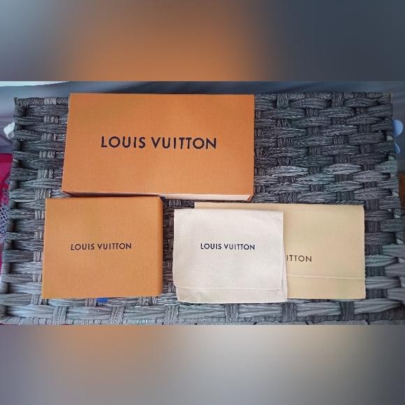 2 Piece LV Wallet Accessory Set. Your Choice of 2 Mix & Match Boxes & Dust Bags! - Picture 5 of 7